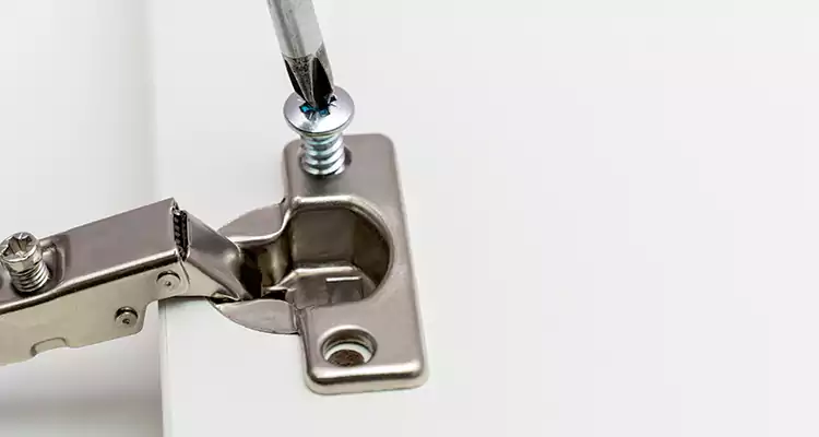 Screen Door Hinge Repair in Dunedin, FL